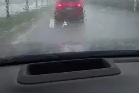 理想汽车车友汕头活动多车追尾 组织者：突遭大雨，车距较近，致5车追尾图片