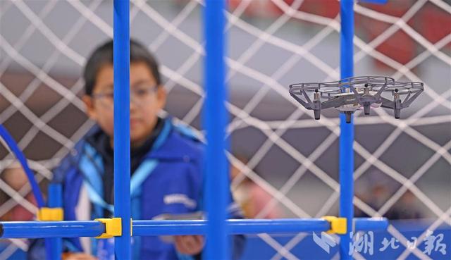 万名科技少年逐梦“机器人奥运会” 2025世界机器人大赛宜昌锦标赛开幕