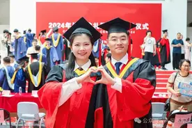 博士夫妻携手毕业，她做了这个决定……图片