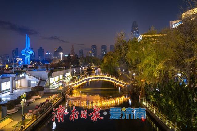 一年四季 泉在济南丨济南泉城广场夜景美轮美奂，灯光织就都市繁华