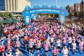 国内首个中俄跨境马拉松赛事——2025中俄跨境马拉松系列赛暨2025黑河马拉松激情开跑图片