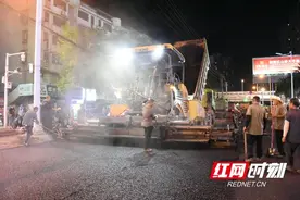 衡阳：挑灯夜战抢工期 奏响项目建设“奋进曲”图片