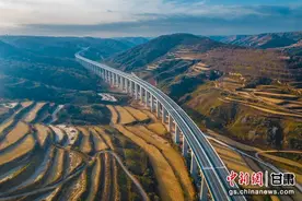 灵台至华亭高速公路通车 “陇上旱码头”平凉“县县通高速”图片