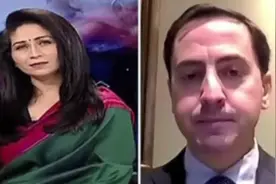 印度女主持穿红绿纱丽采访，被以色列嘉宾怀疑支持巴勒斯坦，主播：这是我祖母的纱丽，我穿什么不用你决定视频封面