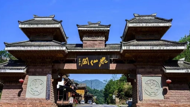 跟着熊猫去狂欢！雅安金秋消费季，千万消费好礼已备齐~