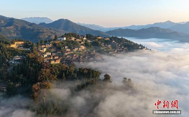 贵州榕江：云端苗寨美如画