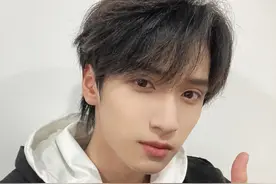 时代少年团严浩翔被传和女主播打游戏？公司辟谣图片