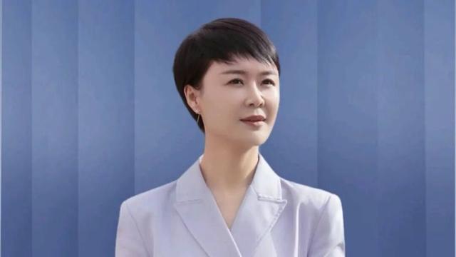 贺娇龙不幸离世，最后一条朋友圈还在宣传新疆，母亲曾告诫“再骑马就不准回家	”