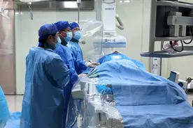 心脏血管99％重度狭窄，这家医院首次完成冠脉支架植入术图片