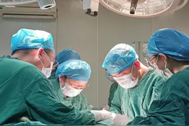 声乐老师患上甲状腺癌怕失声，医生提醒来了图片