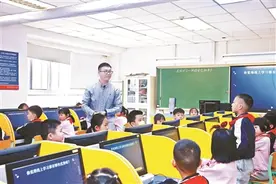 “00后”教师讲台初体验上课时紧张得不得了图片
