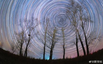 黑龙江秋夜星空静谧壮丽