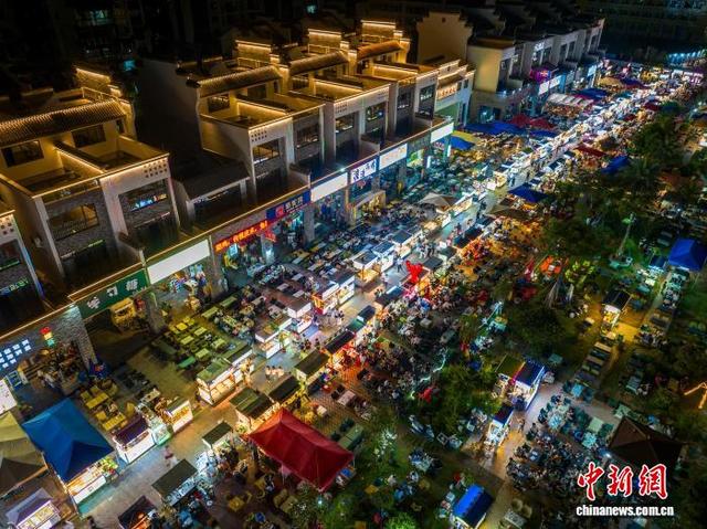 广西梧州：“烟火气”点燃夜市经济