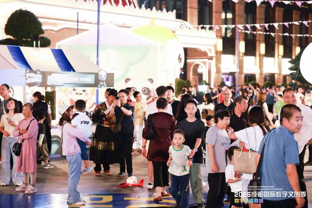 近50万人次打卡这条街！成都数字文创“引燃”国庆中秋长假