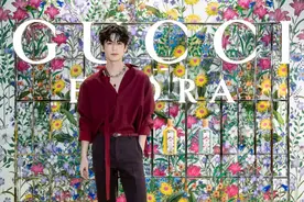 张凌赫亮相古驰广州天河城快闪店，偏爱木质香，想吃煲仔饭图片