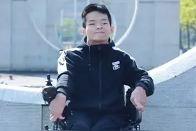 高考623分的脑瘫少年，毕业了！还保研了！图片