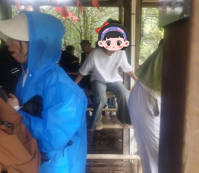 金牌导游屈丽娟：暑期旅途的文明守护者