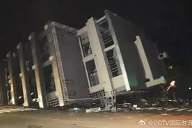 日媒：强震发生后，重灾区石川县轮岛市中心大量建筑倒塌图片