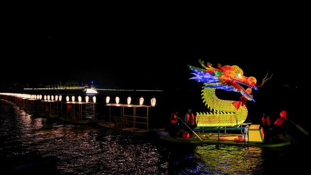 慈利：水上盛景迎新年 千年技艺绽新彩