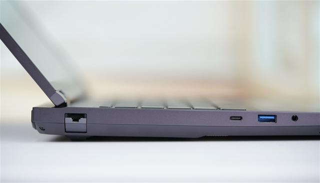 锐龙9 9955HX3D加持的最强水冷游戏本！机械革命苍龙16 Ultra评测