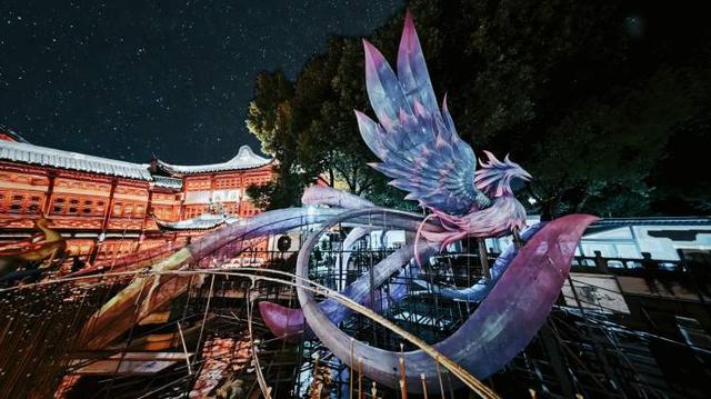 豫园灯会：从九曲桥畔的“山海旷野”，到外滩江岸的现代风华！六大灯区闪耀上海最正宗的“年味”路线|新春闹灯会·古镇过大年⑨