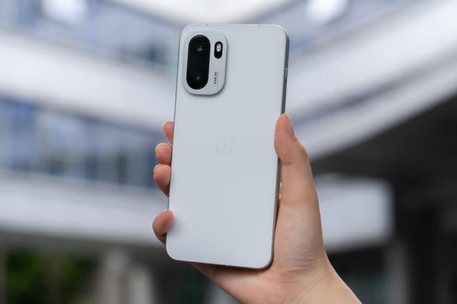 双十一必看！一加 Ace 6 满配骁龙 8 至尊 + 7800mAh 大电池，同价位无对手