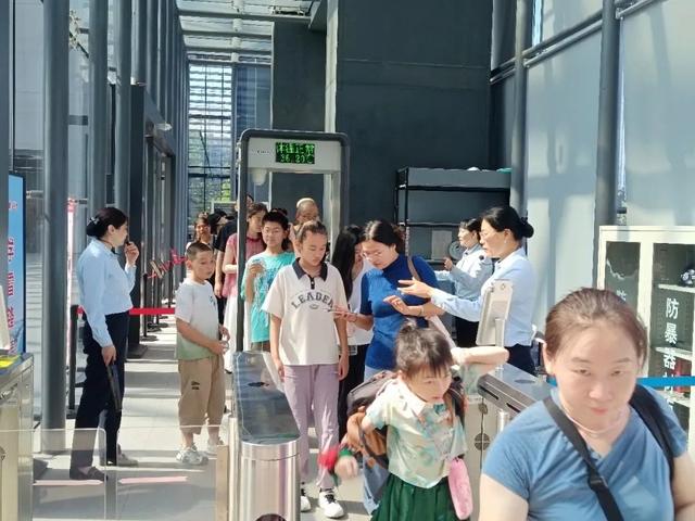 爆满！游客排队打卡！日照这里，一定要提前预约！