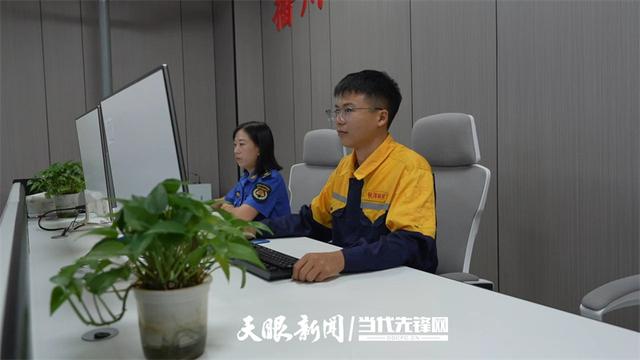 巷遇③丨3.2万盏减至2.2万盏，亮灯率反升至99%！遵义这座小城的智慧路灯亮了