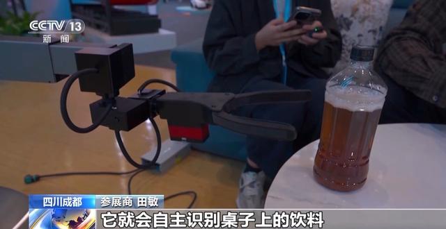 会说四川话 未来的养老机器人如此有趣