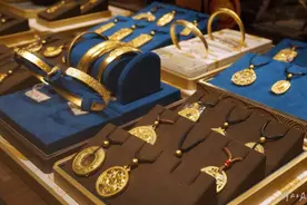 黄金又大涨！有金店挂牌价高达740元/克，卖金投资者连夜成交图片