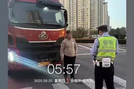 严打“翻牌戏法”！让遮挡号牌大货车无处遁形！图片