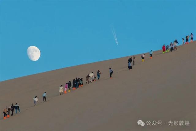 敦煌：大漠秋景醉游人