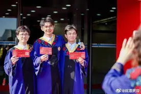 北大毕业典礼门票能种出花图片