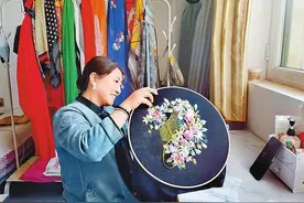 刺绣达人王锋 指尖“非遗”绣出新生活图片