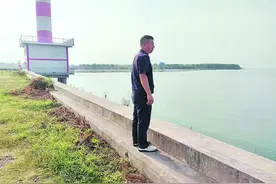 “老渔民”变身“巢湖卫士”图片