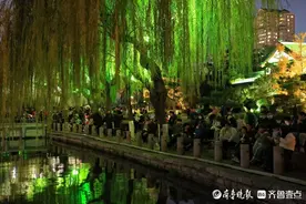800架无人机从大明湖腾空而起，庆祝齐鲁壹点十周岁生日图片