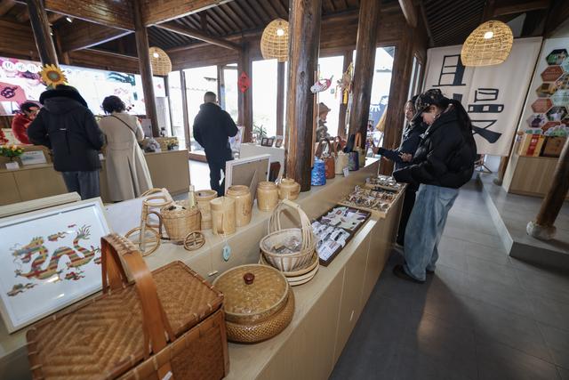 浙江金华：打造特色文旅新消费场景