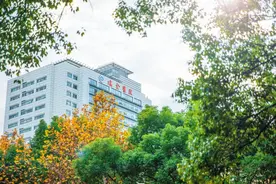 8岁，11岁，16岁，他每隔几年就便血……图片