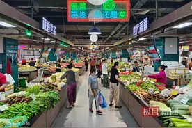 坐地铁回家，顺手买把菜！武汉首座“地铁菜市场”人气旺图片