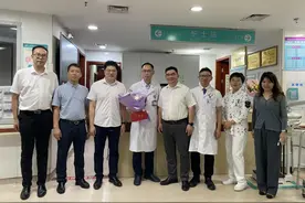 崇尚人文精神、彰显医者仁心 ——重医附二院开展第七个“中国医师节”系列活动图片