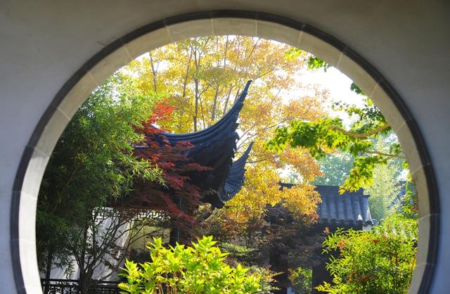 深秋时节 山东青岛阿朵小镇美如画