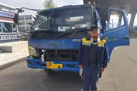 “没脸”货车怎能“将就跑活” 民警及时拦停劝阻图片