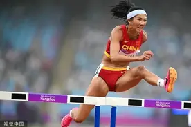吴艳妮抢跑后，为何还能继续比赛？最新消息图片