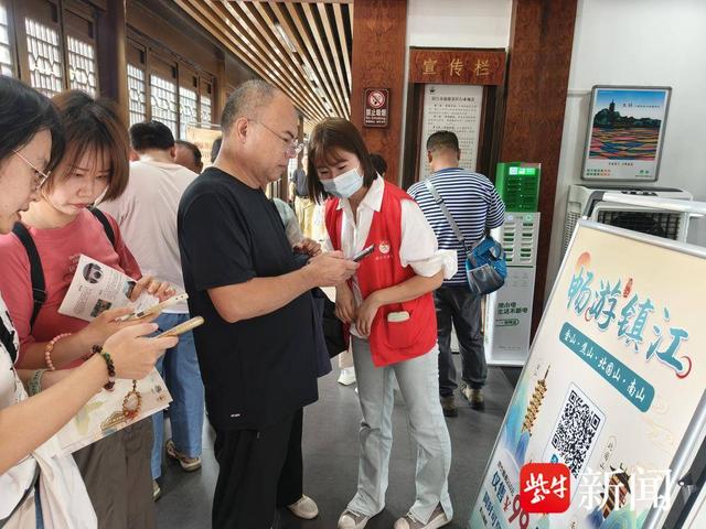 镇江文旅景区开展“十一”文明旅游宣传引导工作，志愿者成为亮丽的风景线