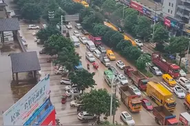 榕江再次面临洪峰过境！志愿者称清淤消杀被紧急叫停，居民：刚打扫两天卫生，还没弄完图片