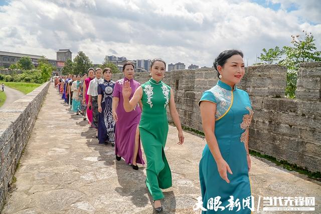 【山水黔南多奇幻】旗袍巡游映古城 演绎“平越古今情” 每一帧都是东方美学