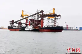 广西制造的首艘万吨级船舶顺利交付图片