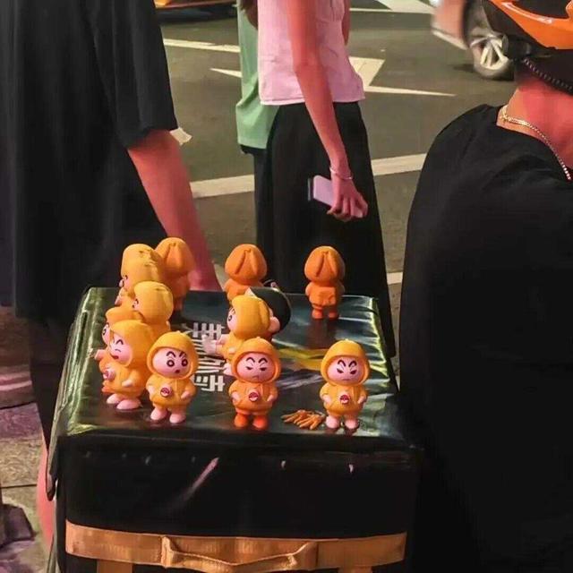 脱下实验服、戴上头盔、跨上电驴，一群博士生涌入外卖赛道：日均不过六七元，但很治愈