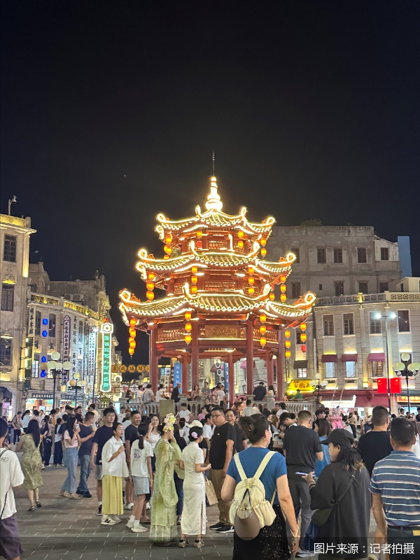 国庆中秋假期境内游盘点：北京游客接待量、旅游总花费双增长，长途游、夜游热度攀升
