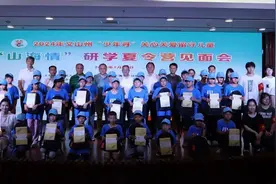 他们与父母在上海团聚图片
